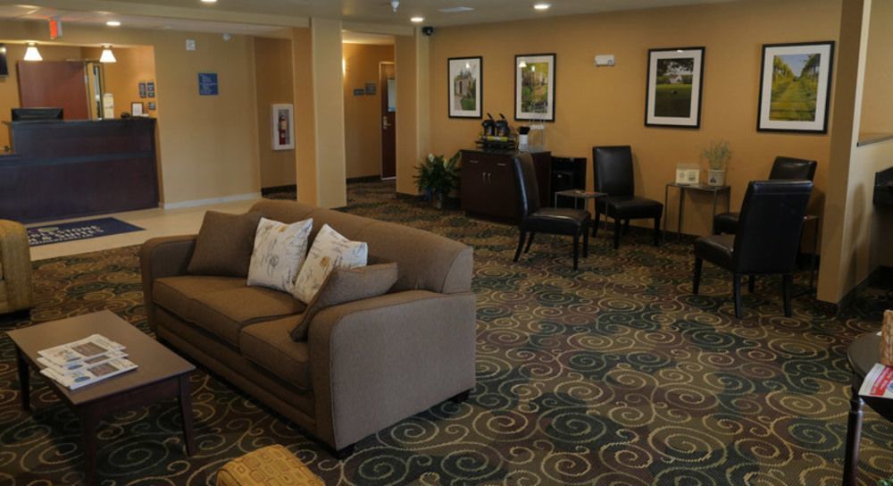 Cobblestone Inn & Suites-Winterset Exterior photo