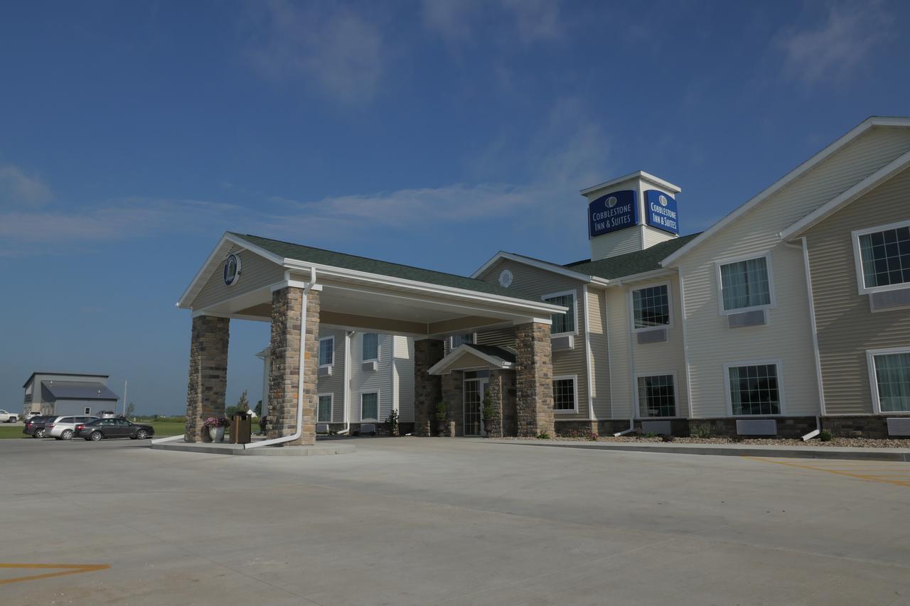 Cobblestone Inn & Suites-Winterset Exterior photo