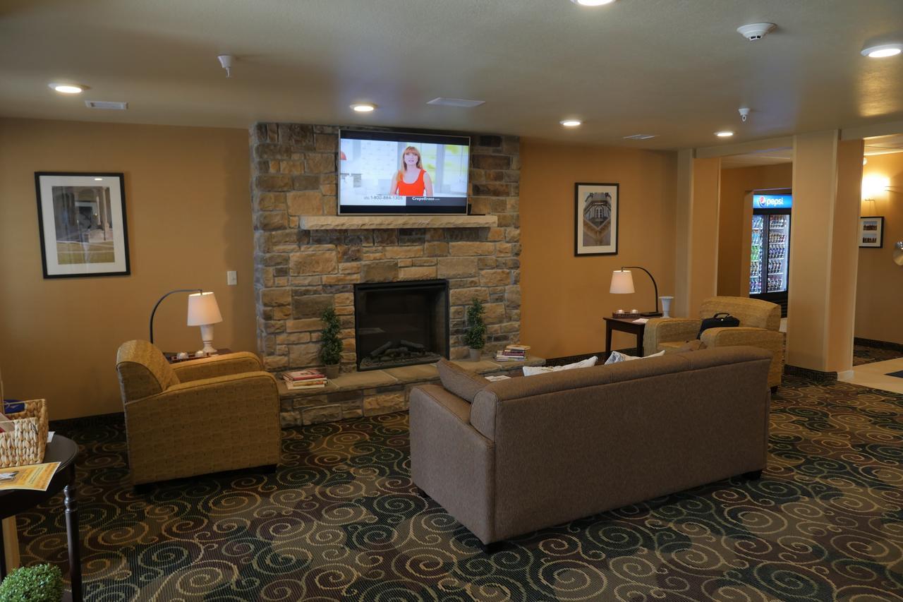 Cobblestone Inn & Suites-Winterset Exterior photo