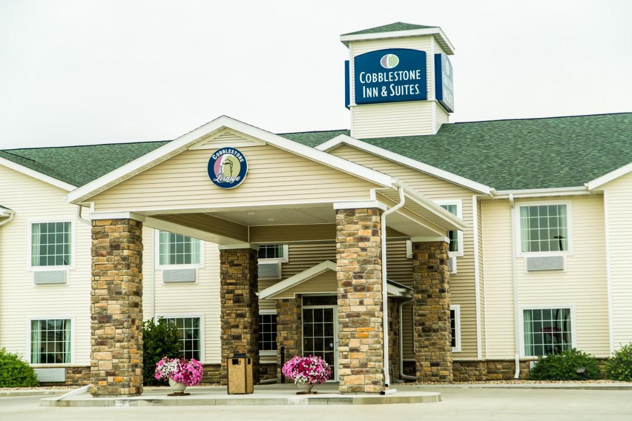 Cobblestone Inn & Suites-Winterset Exterior photo