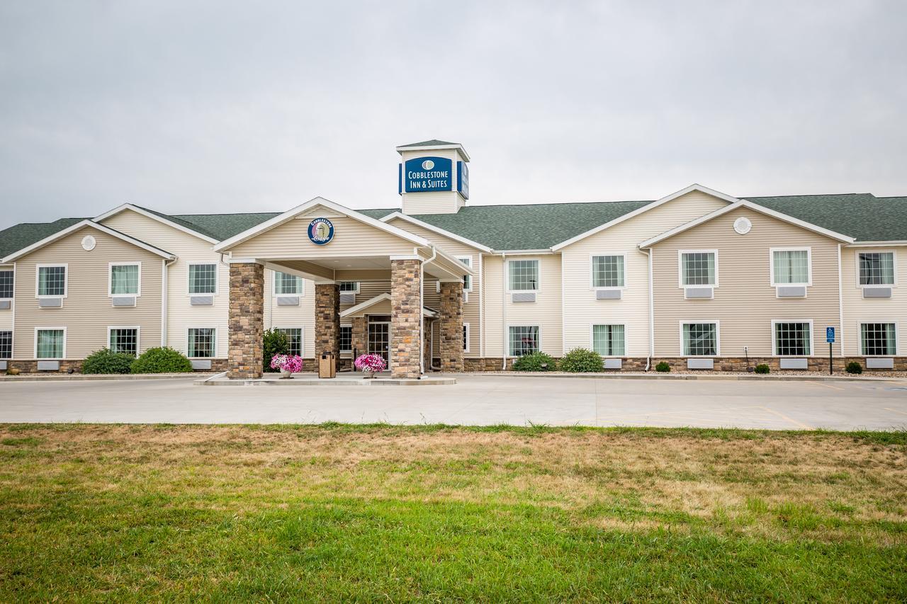 Cobblestone Inn & Suites-Winterset Exterior photo
